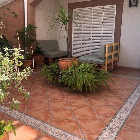 Familia Anfitriona Acoge Lägenhet Sevilla Exteriör bild